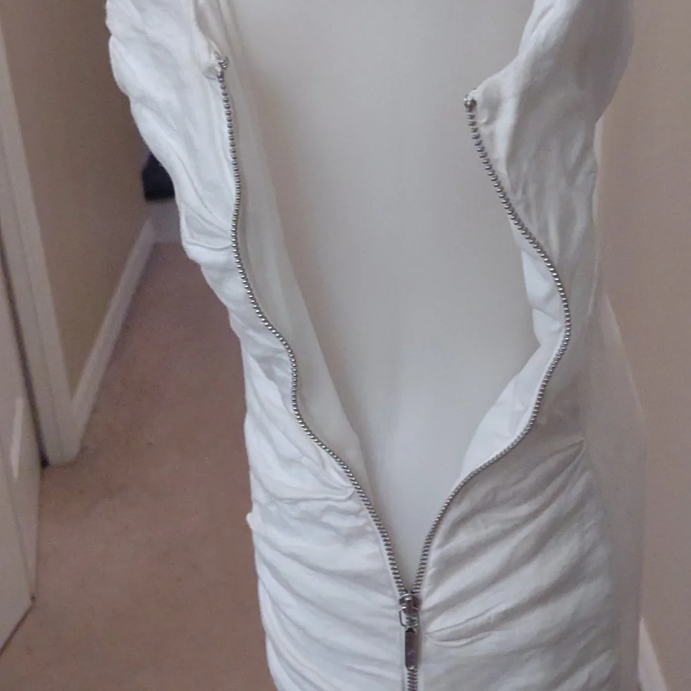 COPY - BNWT Nicole Miller Creamy white rouched dress size 6 @denisecast - Picture 7 of 16